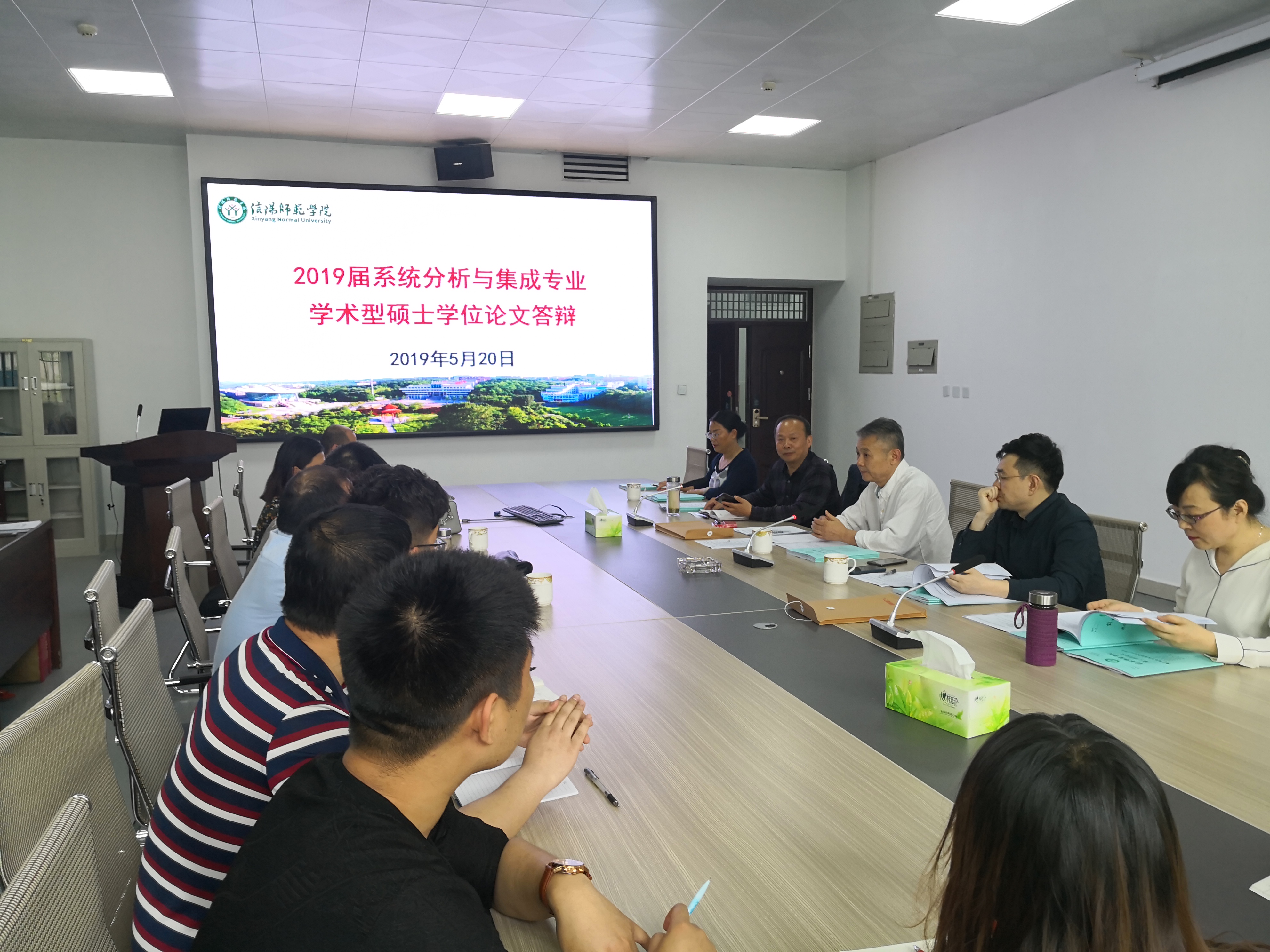 答辩会场.jpg 答辩会场.jpg